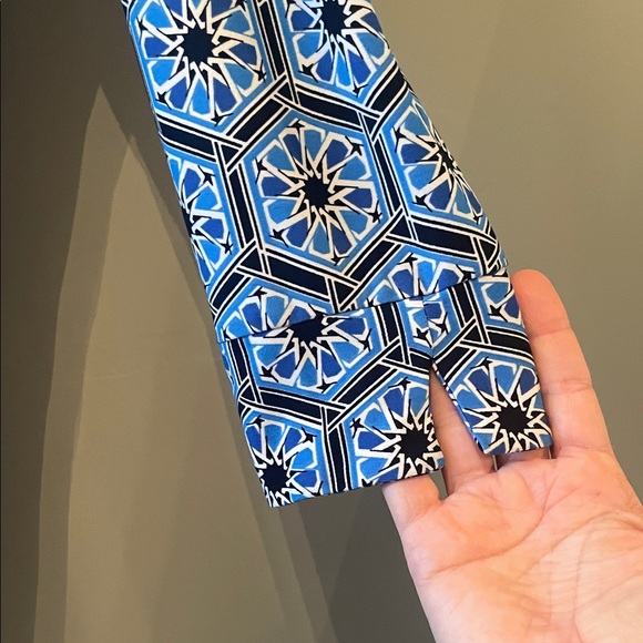 Donna Morgan 3/4 sleeve Dress in Blue and White Geometric Pattern Size 6P - Picture 5 of 8